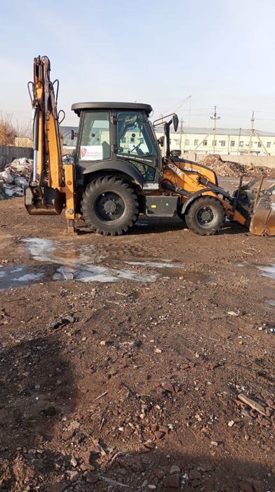 Экскаватор-погрузчик 3 в 1