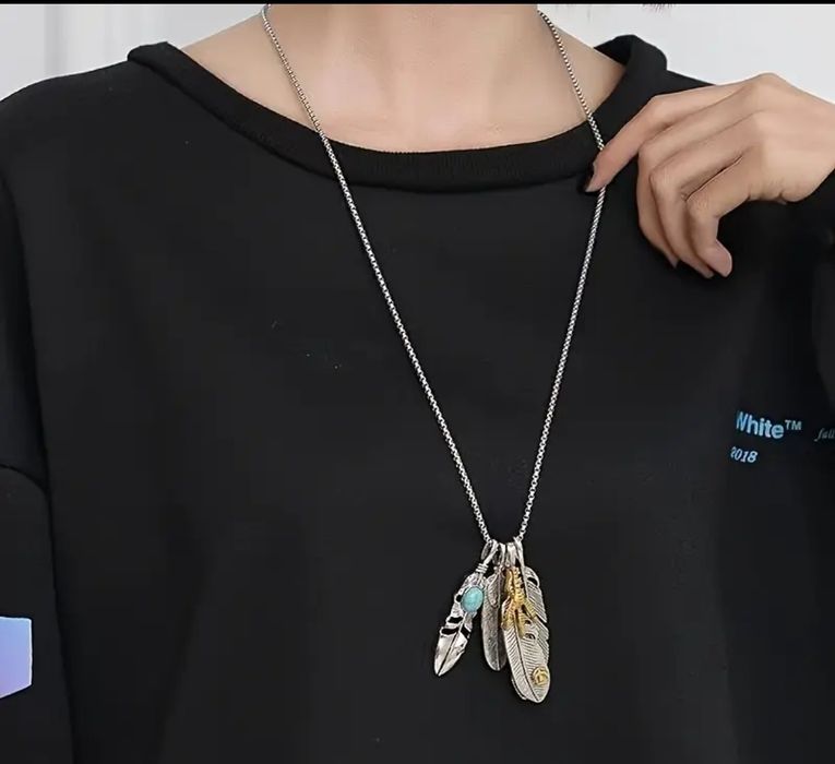 Женско колие с пера