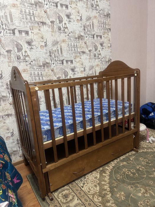Детская кроватка с матрассом
