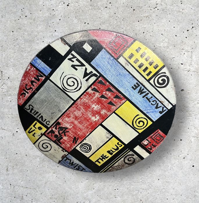 Масивен дървен плот с впечатляваща ръчна художествена декорация.