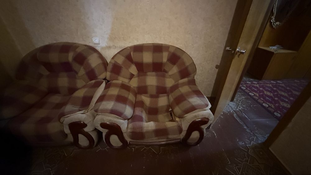 отдам даром диван и лва кресла