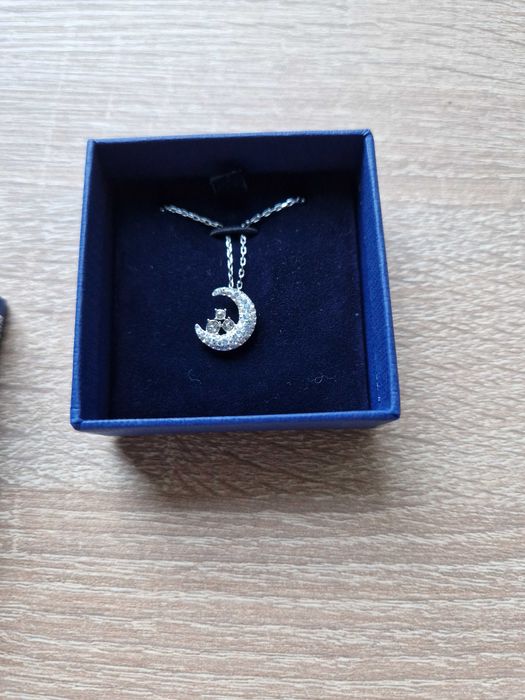 Колие Swarovski ново