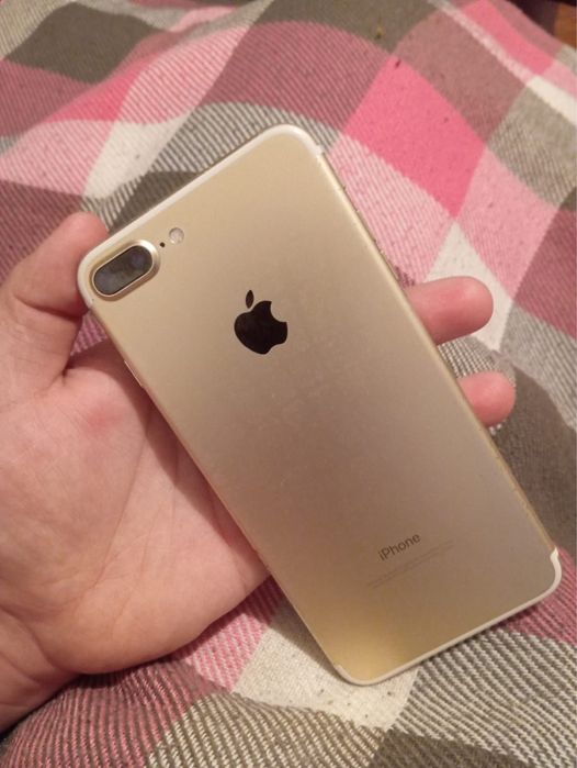 Продам  айфон 7 + в идеальном состояние