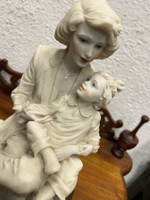 Италианска статуетка „Майка с дете“ A. Belcari, около 1980–1990 г.