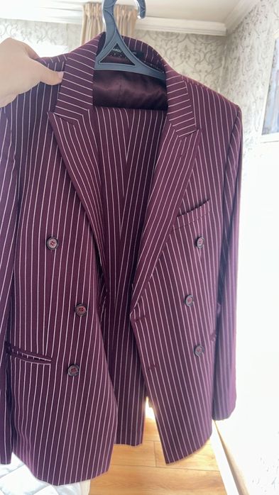 Продам костюм тройку