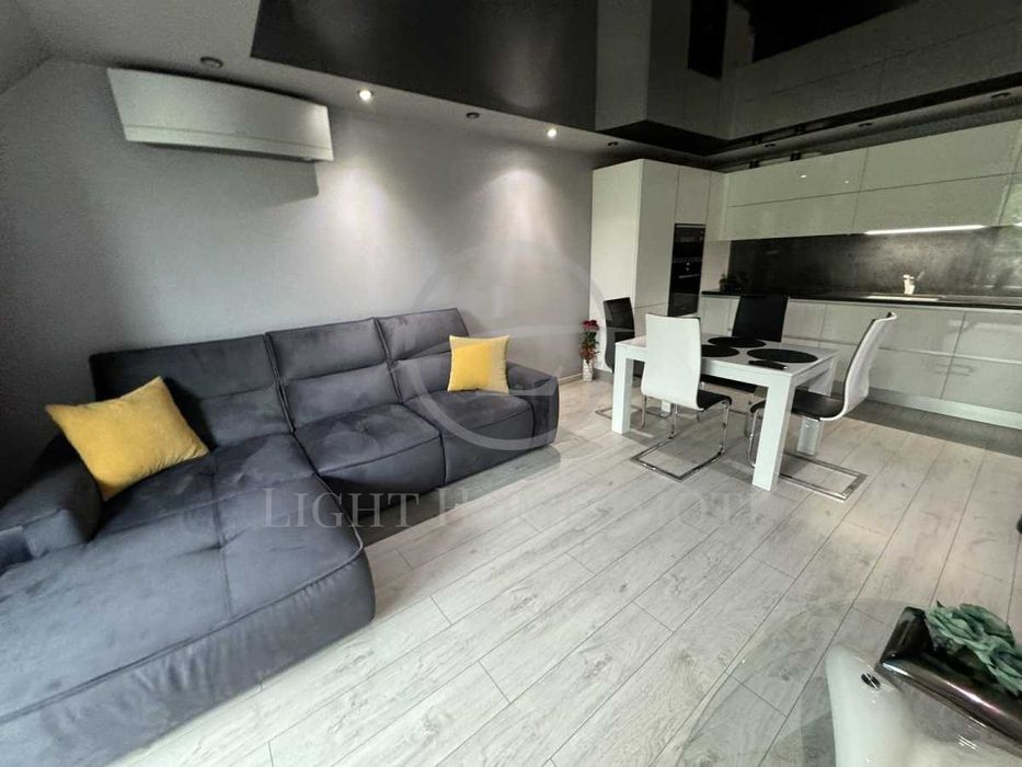 Продава се Тристаен апартамент в Пловдив, Център - 102 кв.м за 2442 €/кв.м - Снимка #1