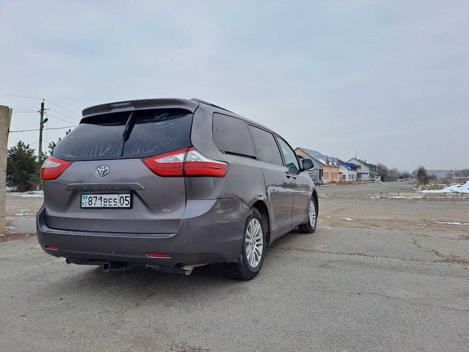 Продам машину -Toyota Sienna
