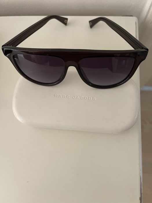 Слънчеви очила -цеят черен.