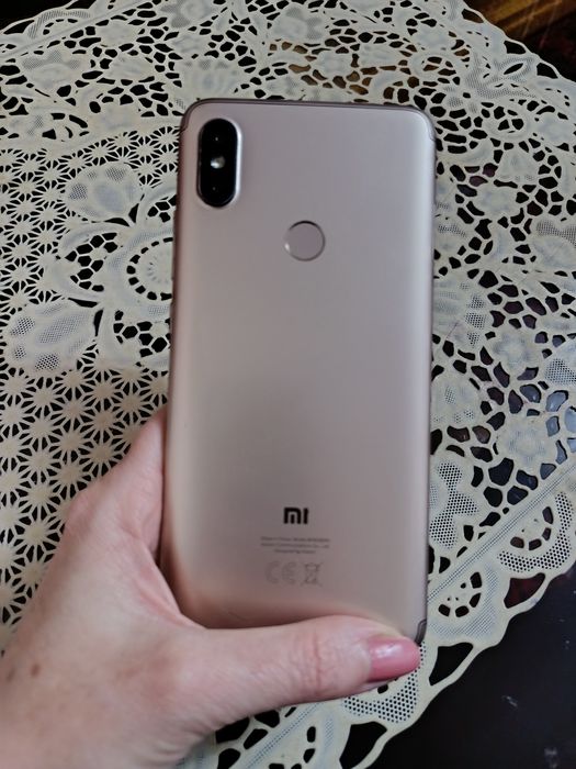 Телефон Redmi S2, память 3/32GB