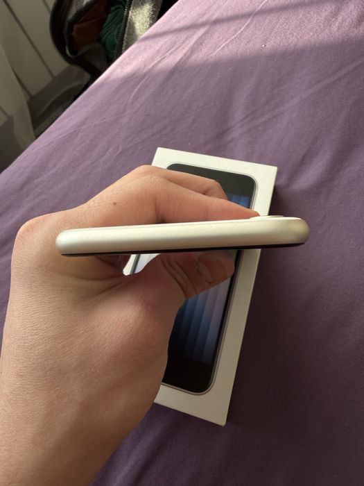 iPhone SE3 Starlight 2022 года 97% акб