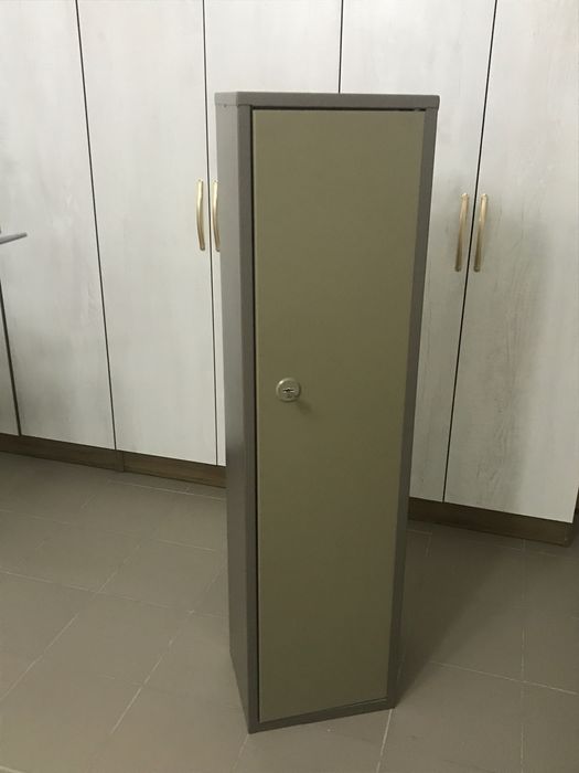 Сейф высокий б/у