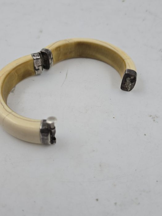 Bratara argint și os