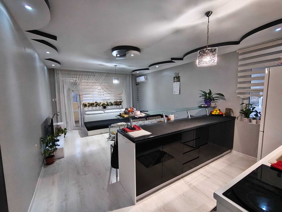 Двустаен тухлен апартамент - Център