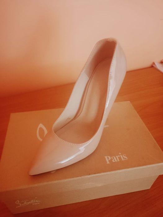 Продам туфли новые.