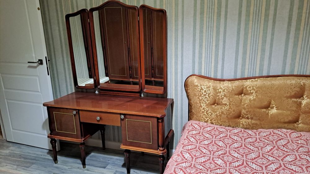 Спальный гарнитур