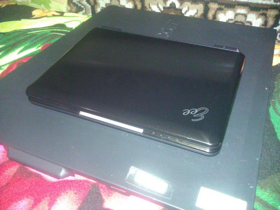 Дамско малко лаптопче Asus