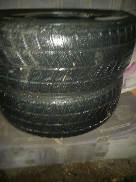 Продам резину с дисками 205,65,15