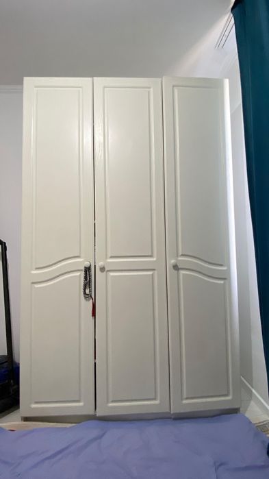 3 дверный шкаф. .