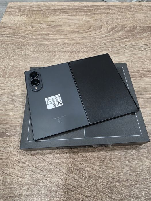 Самсунг  Fold  8
