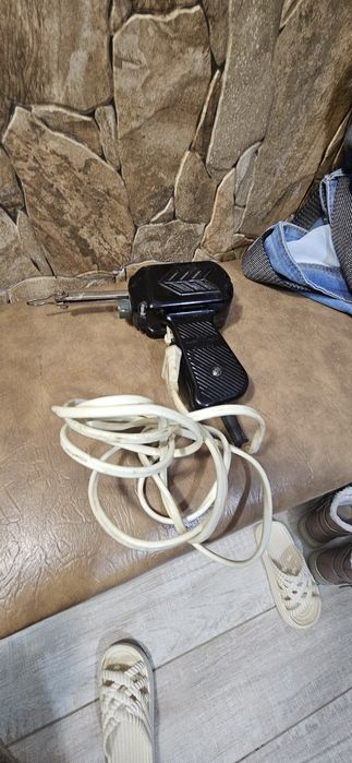 Pistol de lipit romanesc