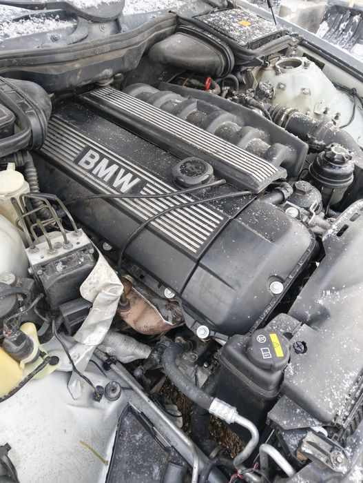 Двигател  БМВ е39 М54 в25.