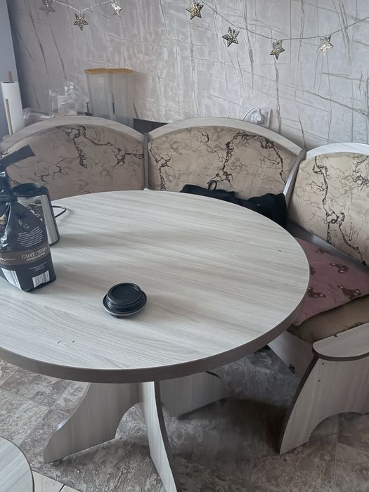 Продам кух стол с дивпном и стульями