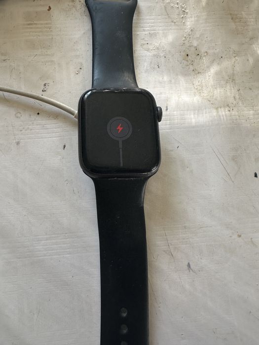 watch se 44  mm stare perfct