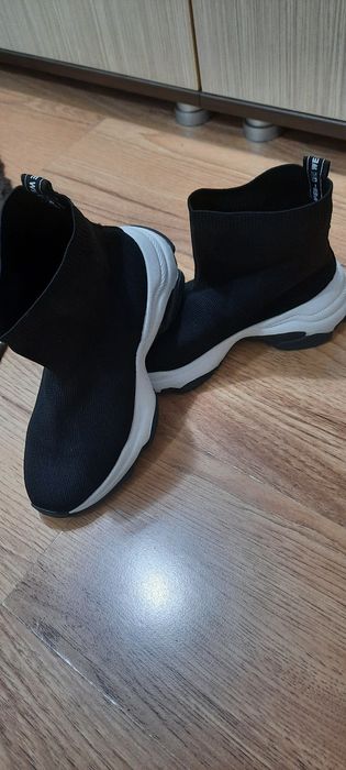 Ghete piele în stare foarte bună !