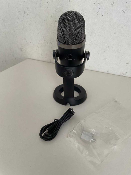 Микрофон Blue Yeti Nano Black