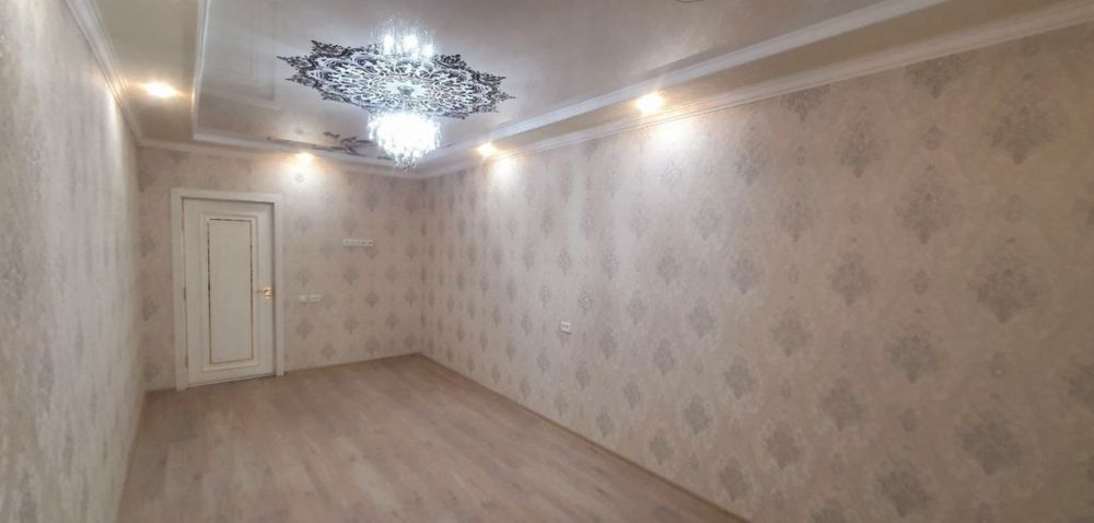 Качественная поклейка обоев.