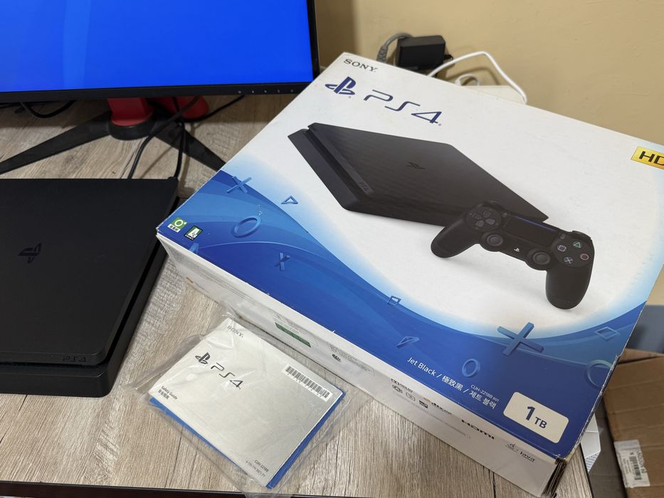 Playstation 4 Slim 1TB Goldhen