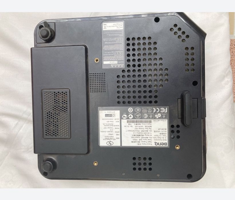 Proiector Benq. Merge si ziua