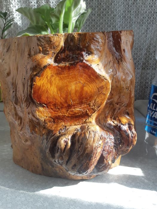 Кашпо из карельской березы