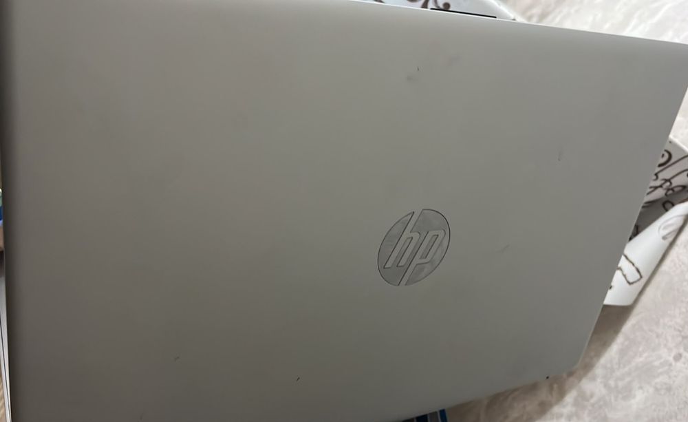 HP Laptop 17-cn2xxx