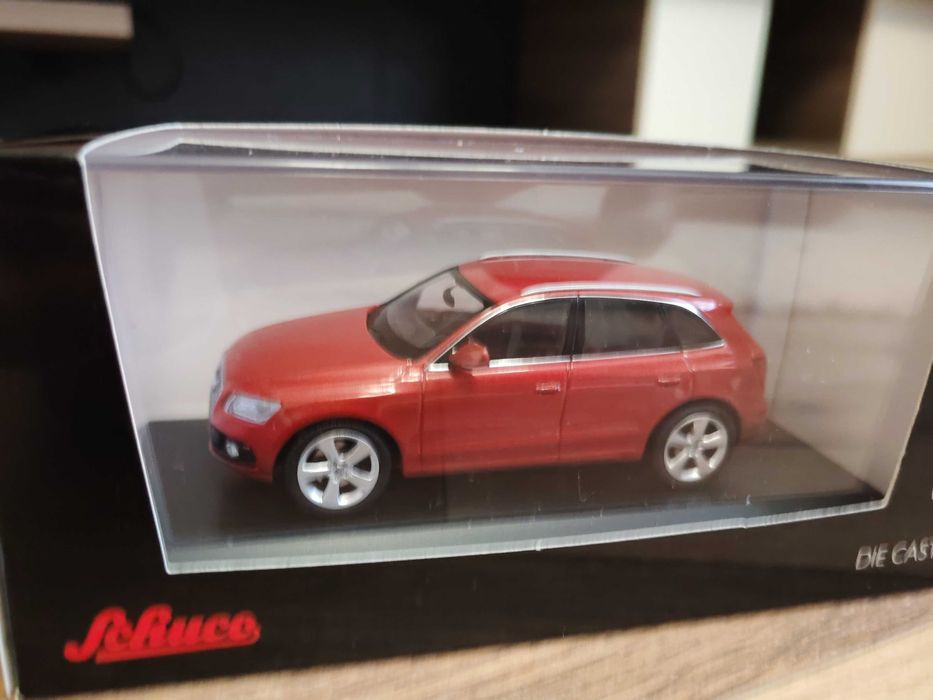 Macheta Audi Q5 2015 1/43  Schuco