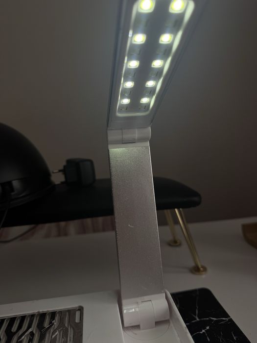 Професионален прахоуловител с UV лампа и обикновена лампа ( различни светлини )