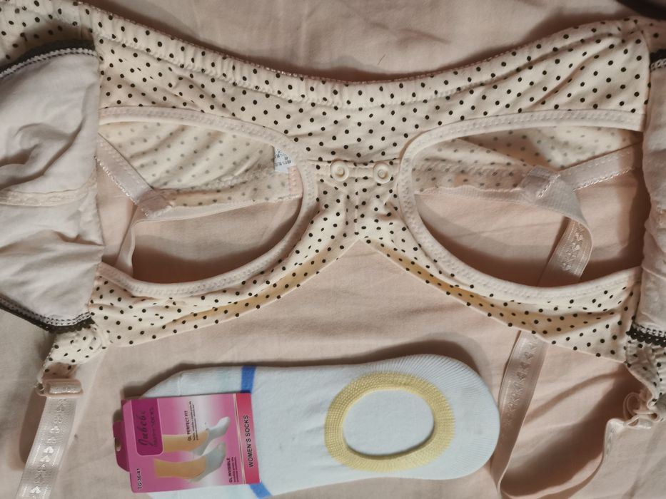 Подарявам сутиен за мами-кърмачки и нови чорапки