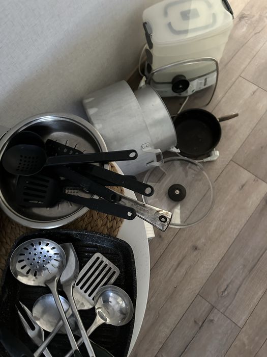 Сковородки кастрюли