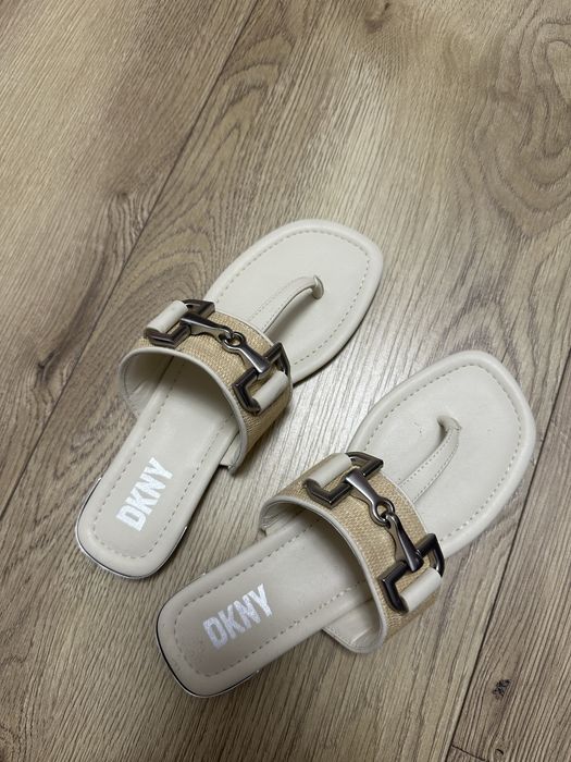Slapi de dama noi DKNY