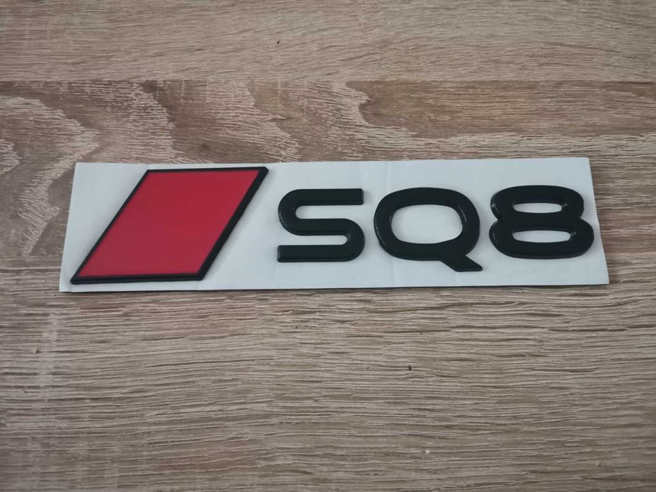емблема Audi SQ8 нов стил черно с червено
