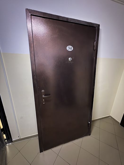Срочно продаю дверь наружный. Торг