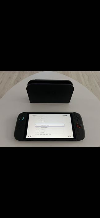 Vand Nintendo Switch 2 în garanție, cu folie de protecție aplicata.