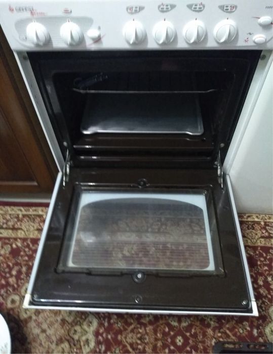 Продам газовую плиту Gefest срочно!