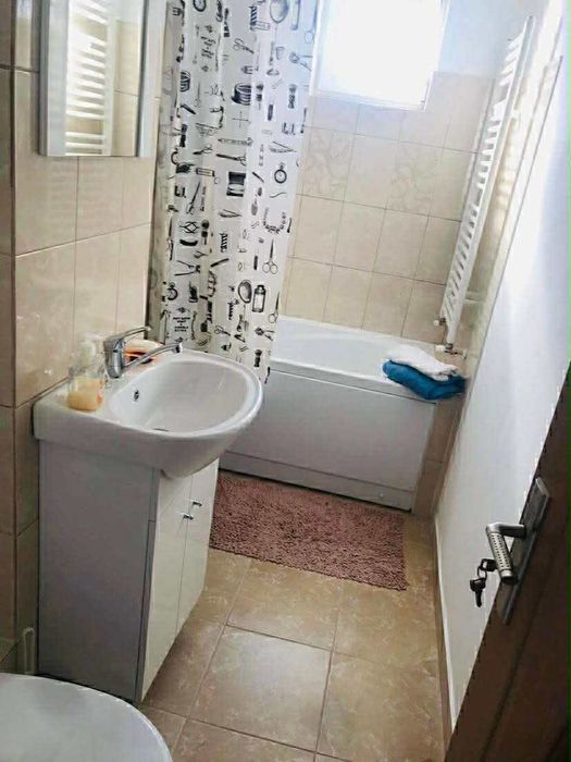 Închiriez apartament