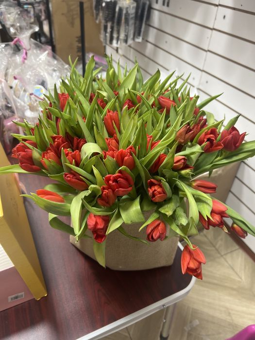 101шт тюльпаны красные