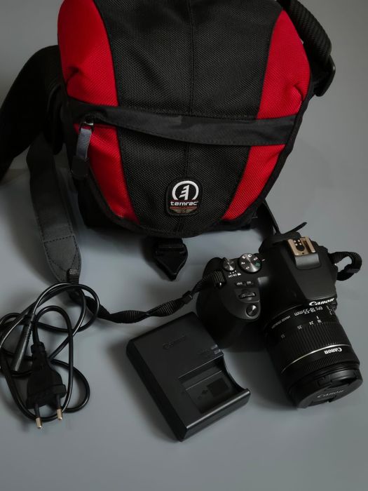 Цифровая зеркальная камера Canon EOS 250D