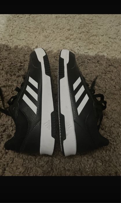 Adidasi negri adidas