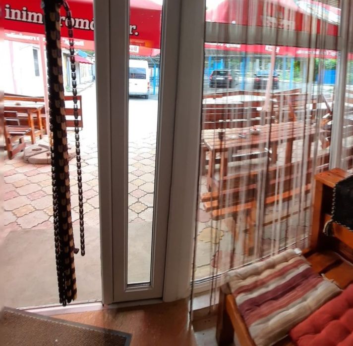 Spațiu comercial tip bar – parțial utilat, de vânzare