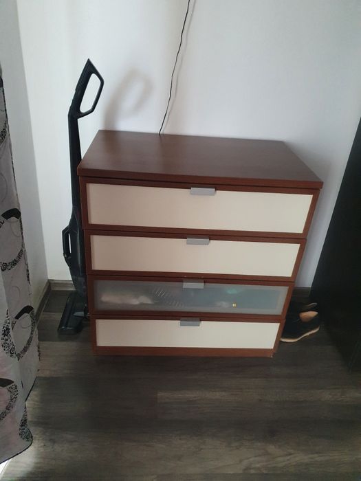 Vind dulap mare de haine și comodă