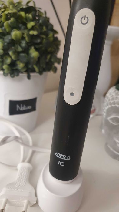Periuță de dinti electrică iO Oral-B